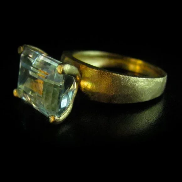 Gold Aquamarine ring. 14K solid yellow gold ring with big Aquamarine stone.